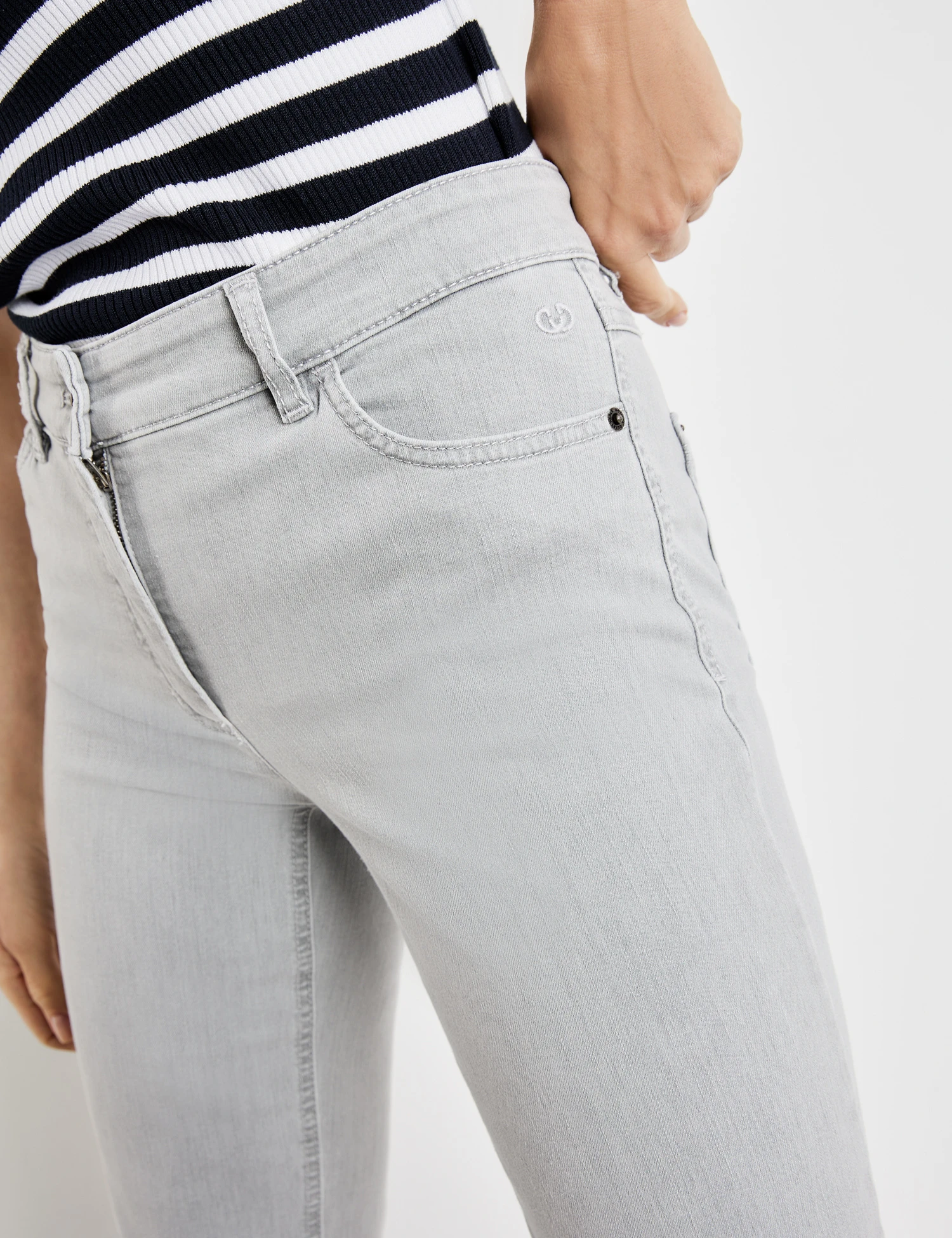 Gerry Weber 5-Pocket Jeans Straight FitKurzgröße 4 Gerry Weber 5-Pocket Jeans Straight FitKurzgröße – Bild 4