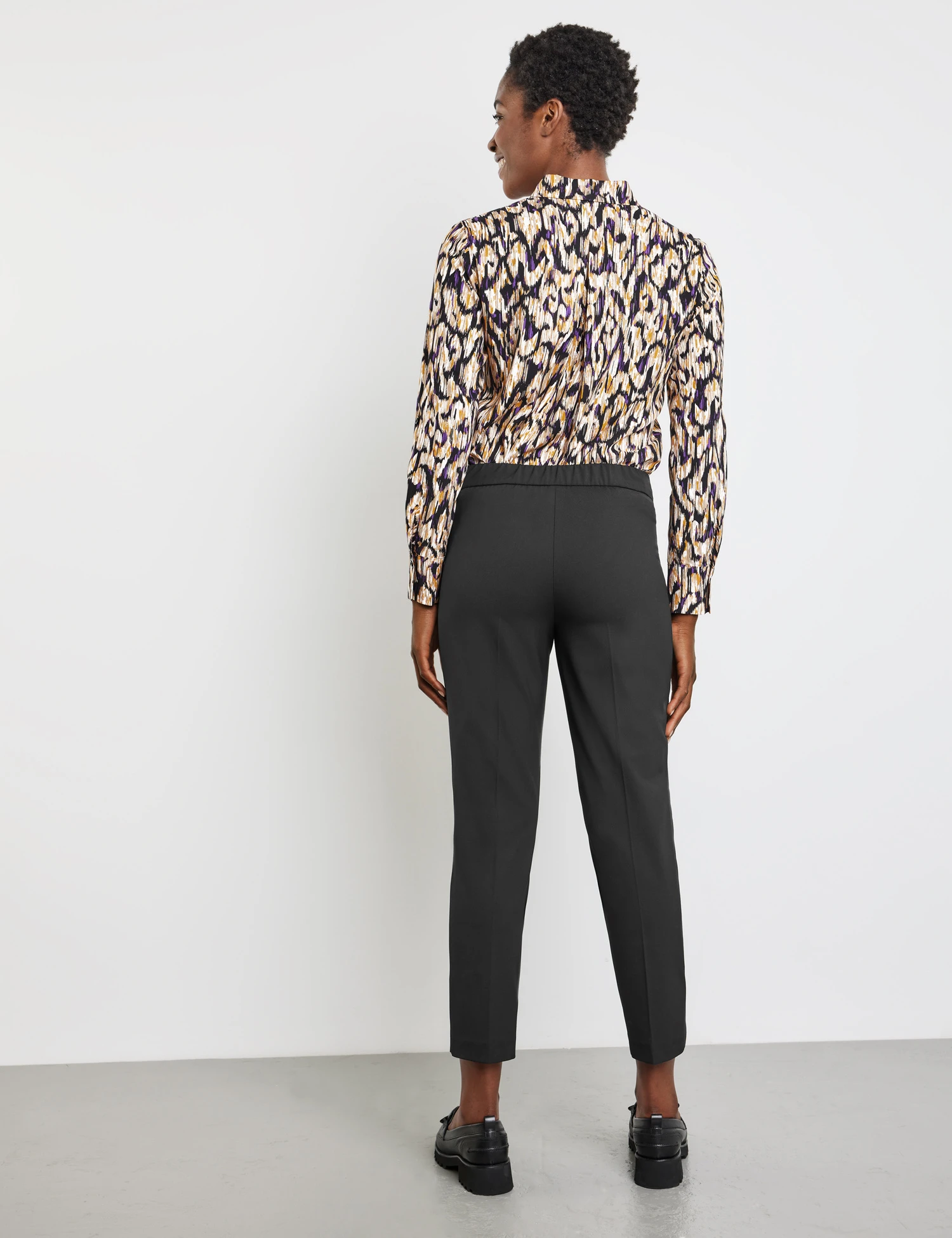 Gerry Weber Chino Citystyle Mit Rückseitigem Dehnbund 6 Gerry Weber Chino Citystyle Mit Rückseitigem Dehnbund – Bild 6