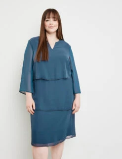 Elegantes Stufenkleid Aus Chiffon