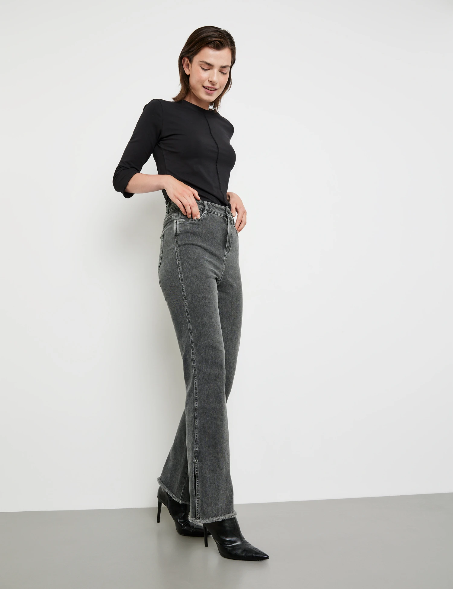Taifun Flared Jeans Mit Saumschlitzen 5 Taifun Flared Jeans Mit Saumschlitzen – Bild 5