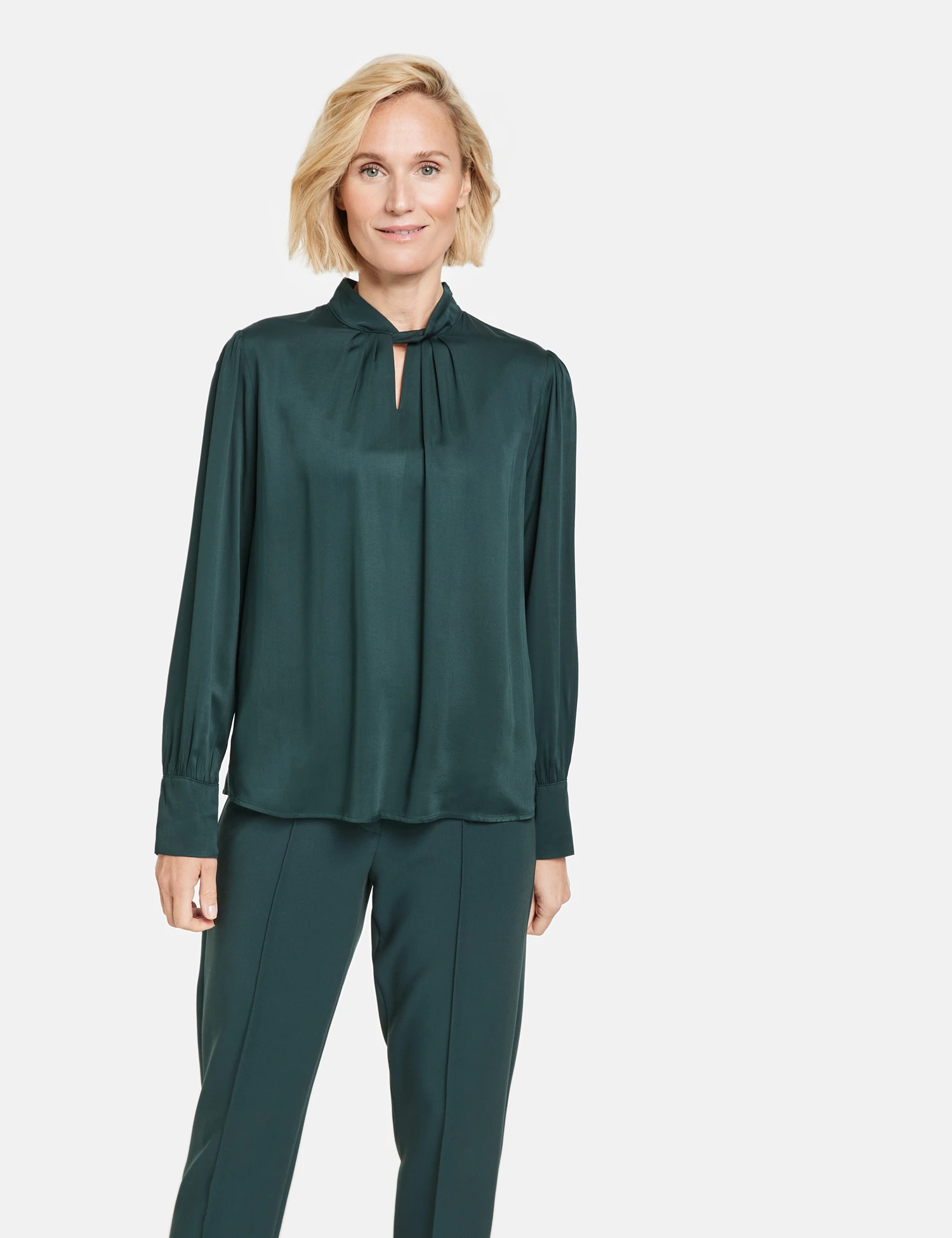 Gerry Weber Fließende Bluse Mit Dekorativem Ausschnitt 7 Gerry Weber Fließende Bluse Mit Dekorativem Ausschnitt – Bild 7