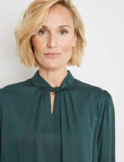 Gerry Weber Fließende Bluse Mit Dekorativem Ausschnitt 10 Gerry Weber Fließende Bluse Mit Dekorativem Ausschnitt -Gerry Stil Geschaft fliessende bluse mit dekorativem ausschnitt 100