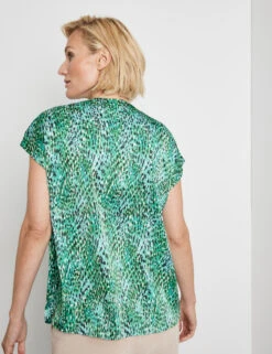 Gerry Weber Fließendes Blusenshirt Mit Allover-Print -Gerry Stil Geschaft fliessendes blusenshirt mit allover print 104