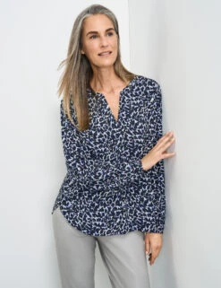 Gerry Weber Gemusterte Bluse Mit Falte Am Vorderteil 11 Gerry Weber Gemusterte Bluse Mit Falte Am Vorderteil -Gerry Stil Geschaft gemusterte bluse mit falte am vorderteil 102