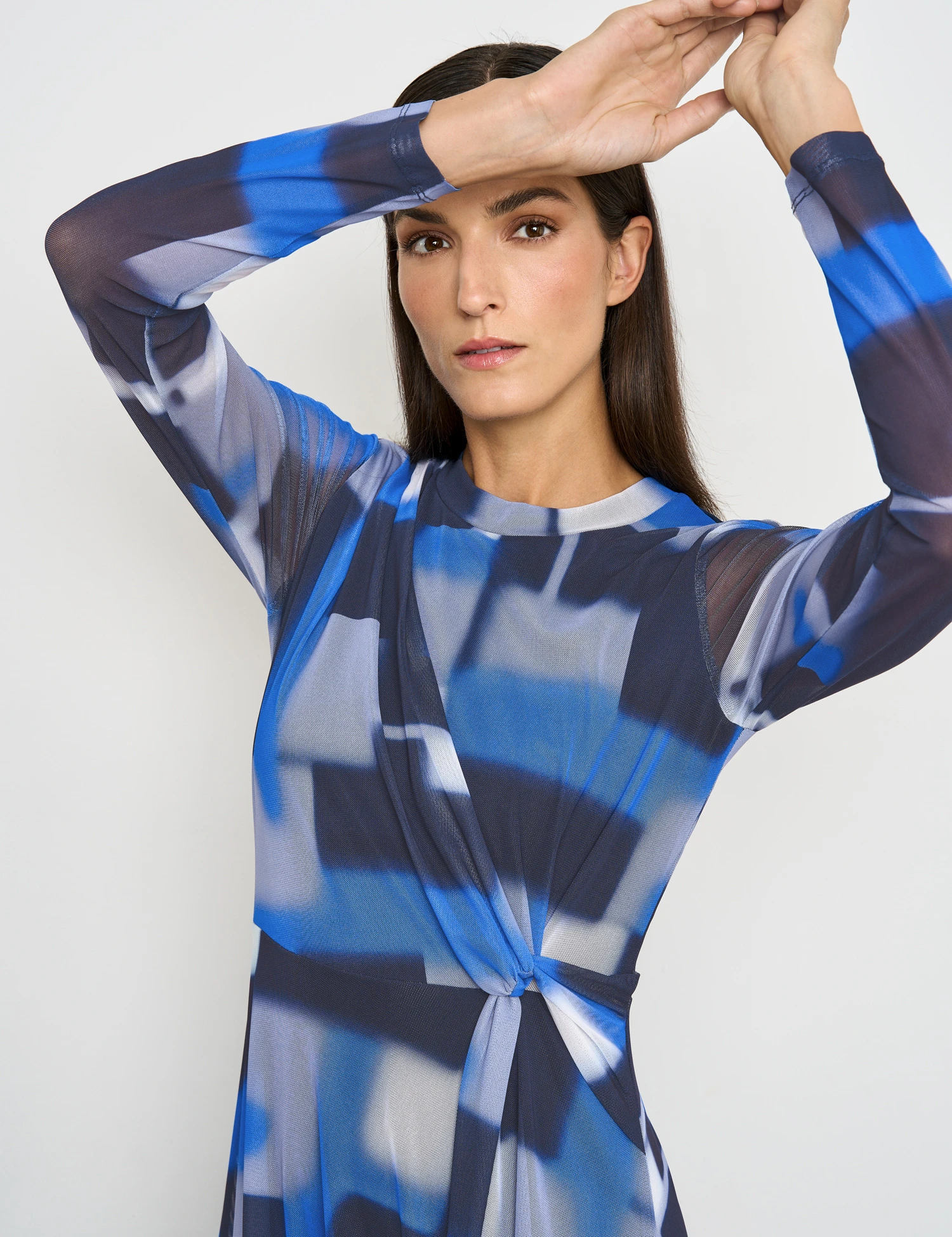 Gerry Weber Kleid Aus Mesh Mit Semitransparenten Ärmeln 4 Gerry Weber Kleid Aus Mesh Mit Semitransparenten Ärmeln – Bild 4