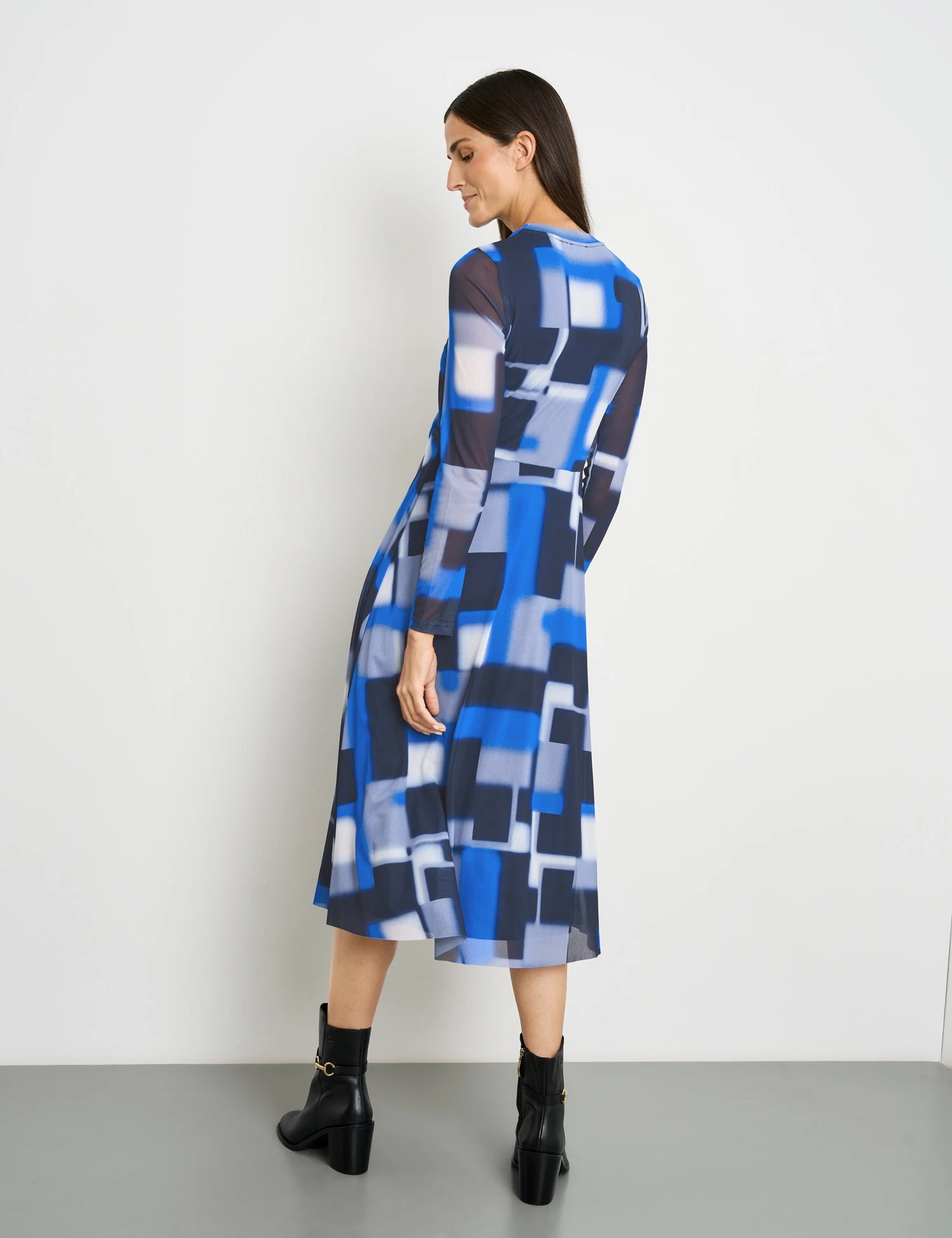 Gerry Weber Kleid Aus Mesh Mit Semitransparenten Ärmeln 6 Gerry Weber Kleid Aus Mesh Mit Semitransparenten Ärmeln – Bild 6