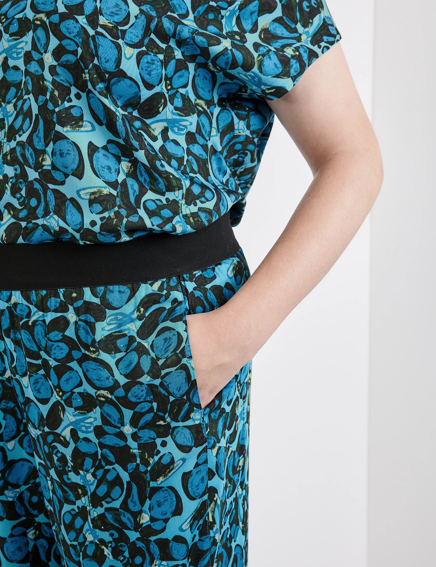 Palazzohose Mit Print Carlotta 4 Palazzohose Mit Print Carlotta – Bild 4