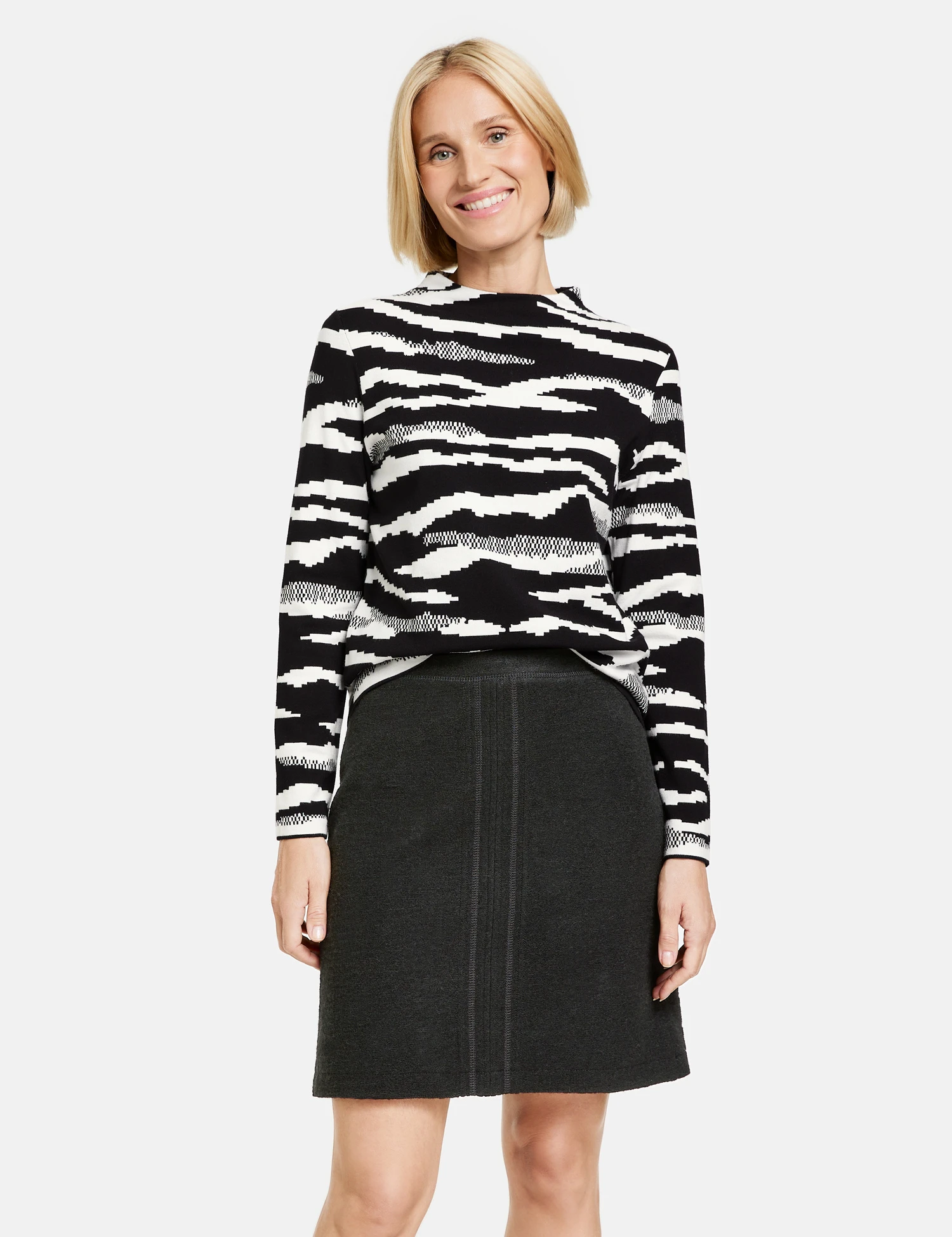 Gerry Weber Pullover In Jaquard-Strick Mit Kurzem Stehkragen 7 Gerry Weber Pullover In Jaquard-Strick Mit Kurzem Stehkragen – Bild 7