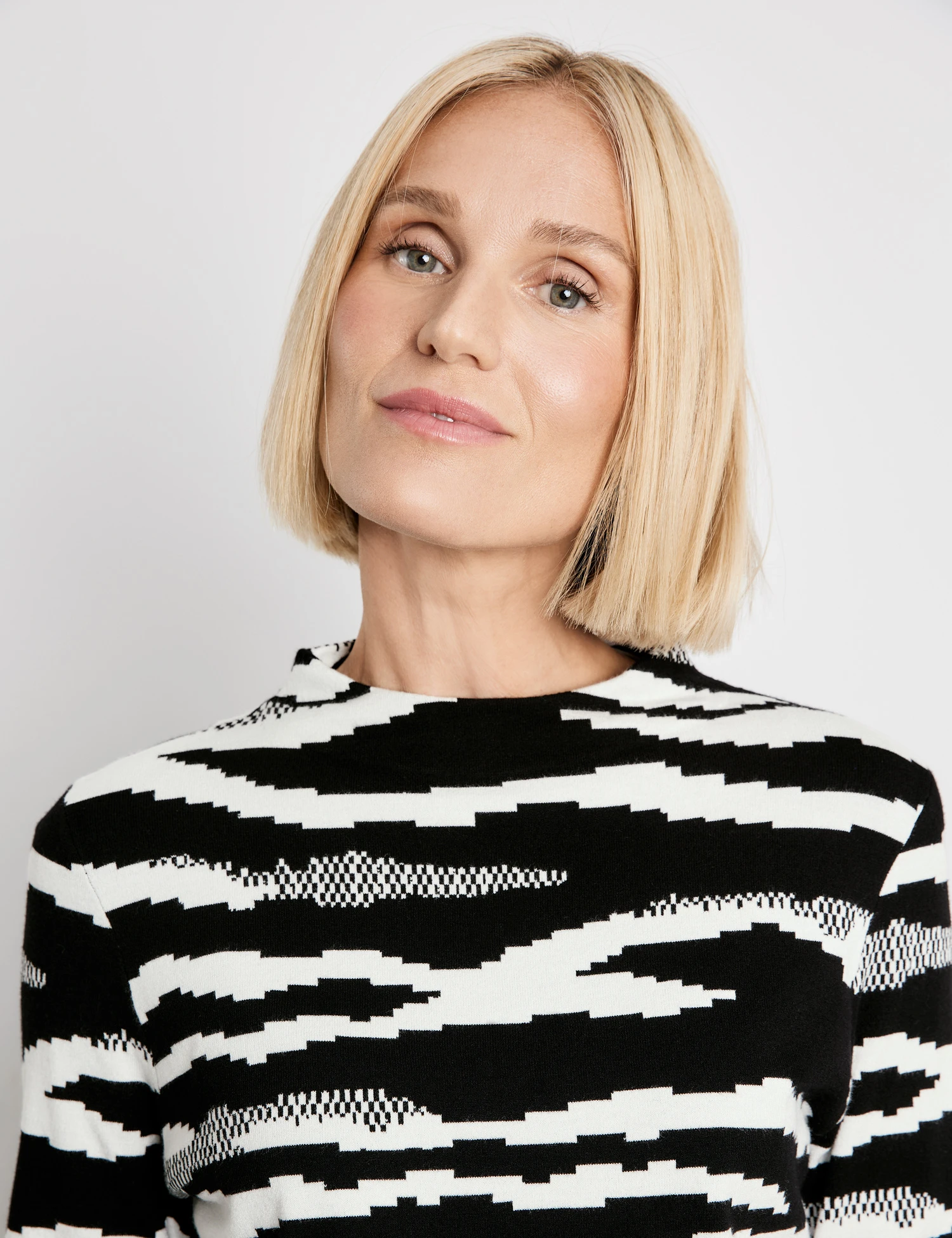 Gerry Weber Pullover In Jaquard-Strick Mit Kurzem Stehkragen 4 Gerry Weber Pullover In Jaquard-Strick Mit Kurzem Stehkragen – Bild 4