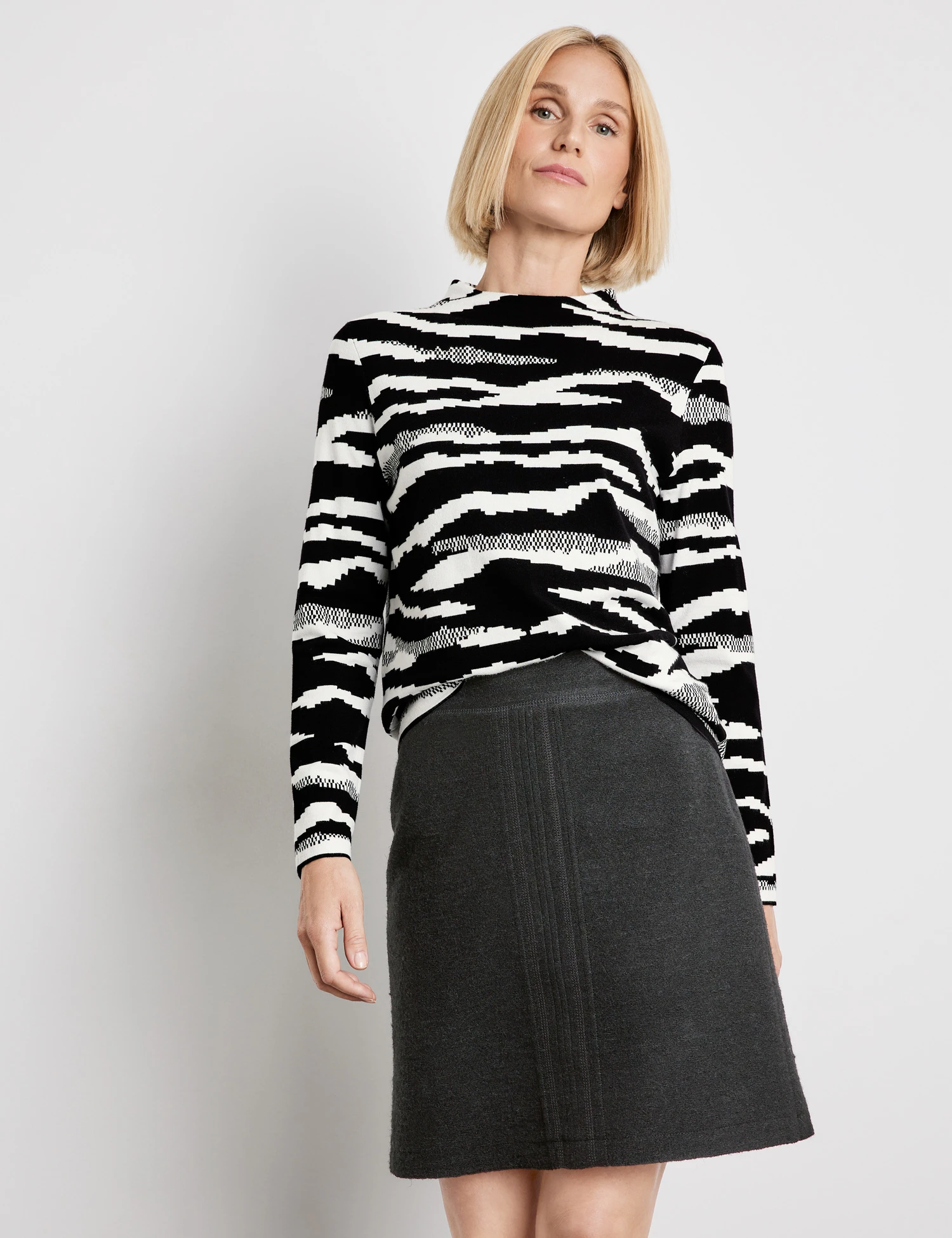 Gerry Weber Pullover In Jaquard-Strick Mit Kurzem Stehkragen 1 Gerry Weber Pullover In Jaquard-Strick Mit Kurzem Stehkragen