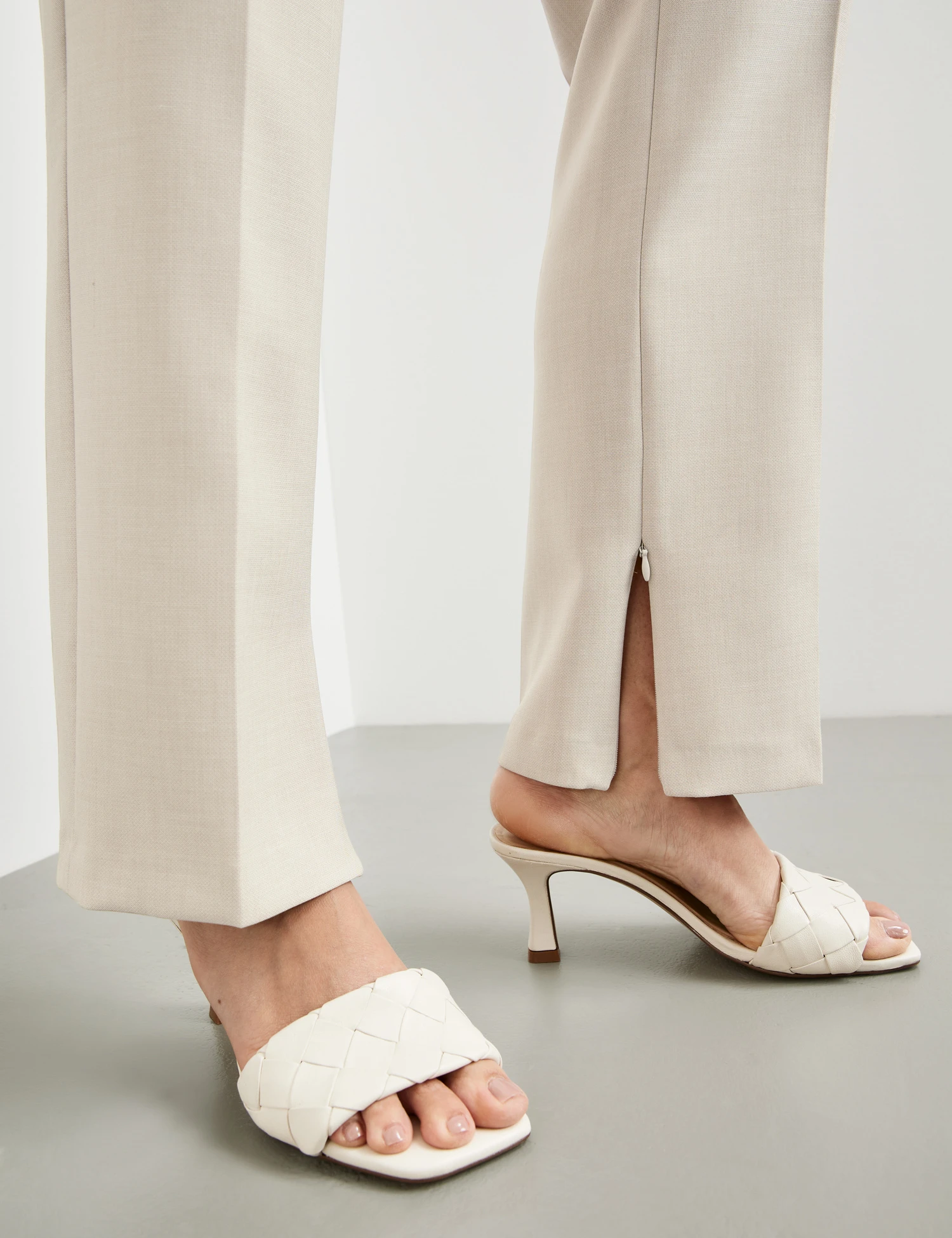 Gerry Weber Schicke Hose Mit Reißverschluss Am Saum 4 Gerry Weber Schicke Hose Mit Reißverschluss Am Saum – Bild 4