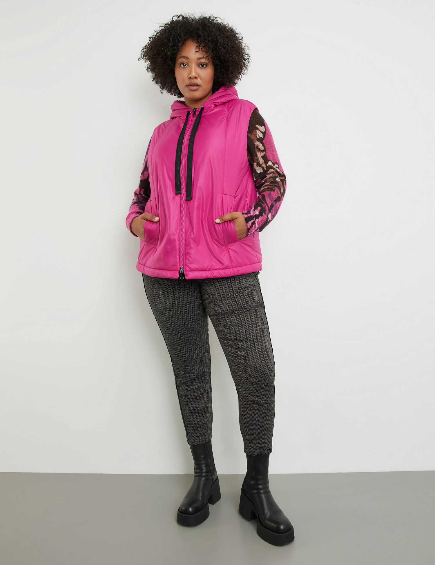 Steppweste Mit Kapuze 5 Steppweste Mit Kapuze – Bild 5