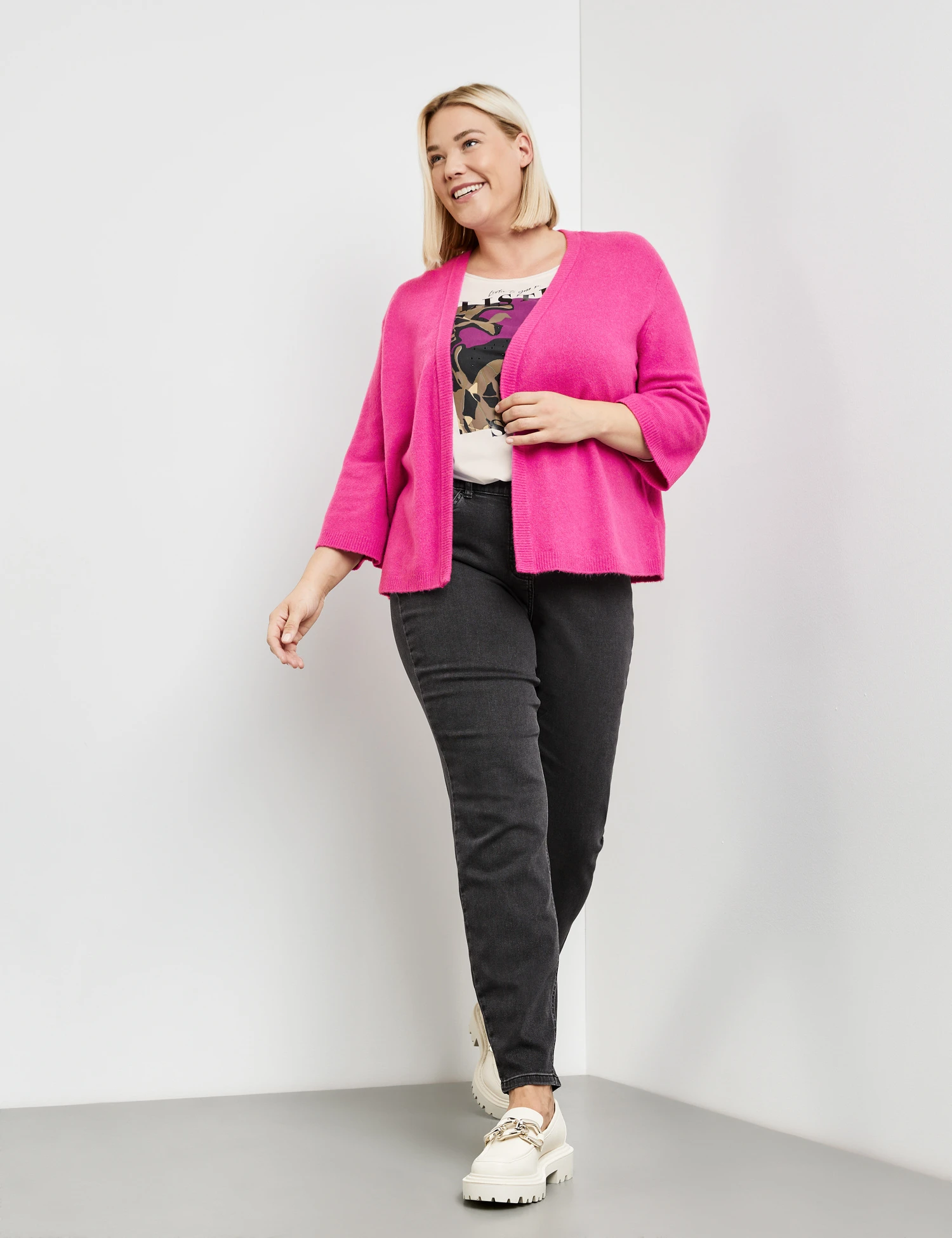 Strickjacke Mit 3/4 Arm 5 Strickjacke Mit 3/4 Arm – Bild 5