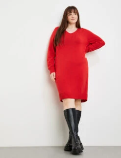 Strickkleid Mit V-Ausschnitt