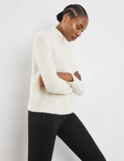 Gerry Weber Strickpullover Mit Stehkragen Und Zopfmuster -Gerry Stil Geschaft strickpullover mit stehkragen und zopfmuster 102